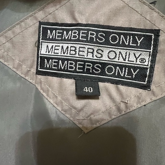 Members Only brand full zip jacket like new. Size 40. Men’s medium - Picture 4 of 5